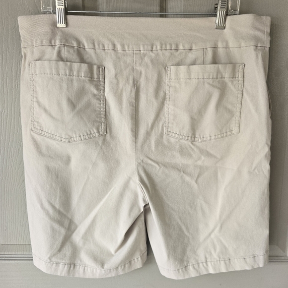 Talbots Bermuda Shorts Sz 16 Pull On Women Beige Casual - Picture 9 of 9